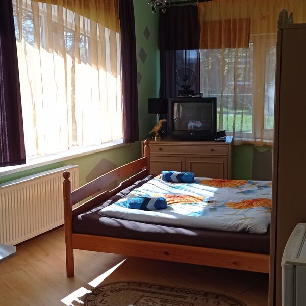 Nr.3-divvietīgs numurs ar koplietošanas WC un dušu