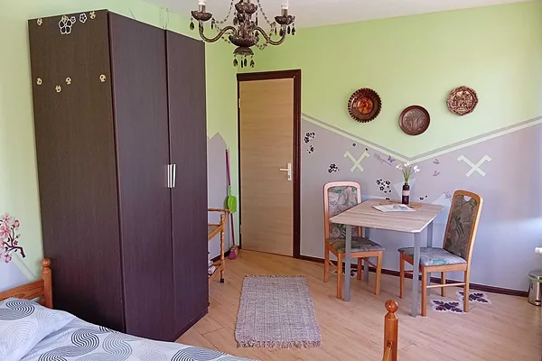 2-vietīgs numurs ar koplietošanas WC un dušu